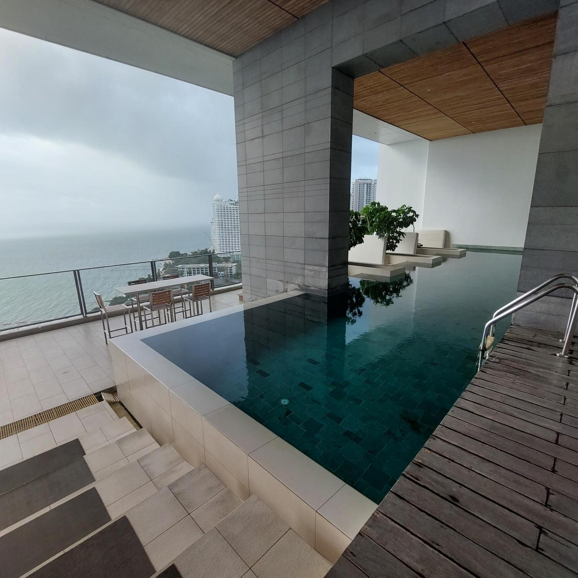 Sea View Apartment In Pattaya Zewnętrze zdjęcie