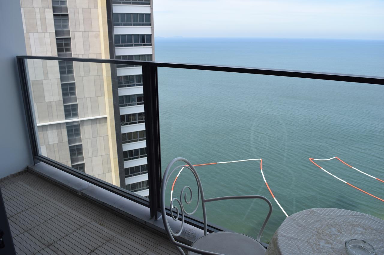 Sea View Apartment In Pattaya Zewnętrze zdjęcie